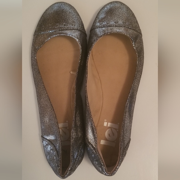 Shoes - Picture 2 of 3